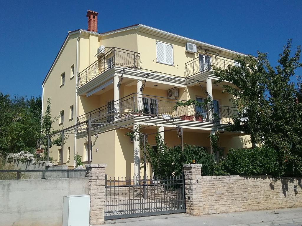 Apartment Majoran Pula Exterior foto